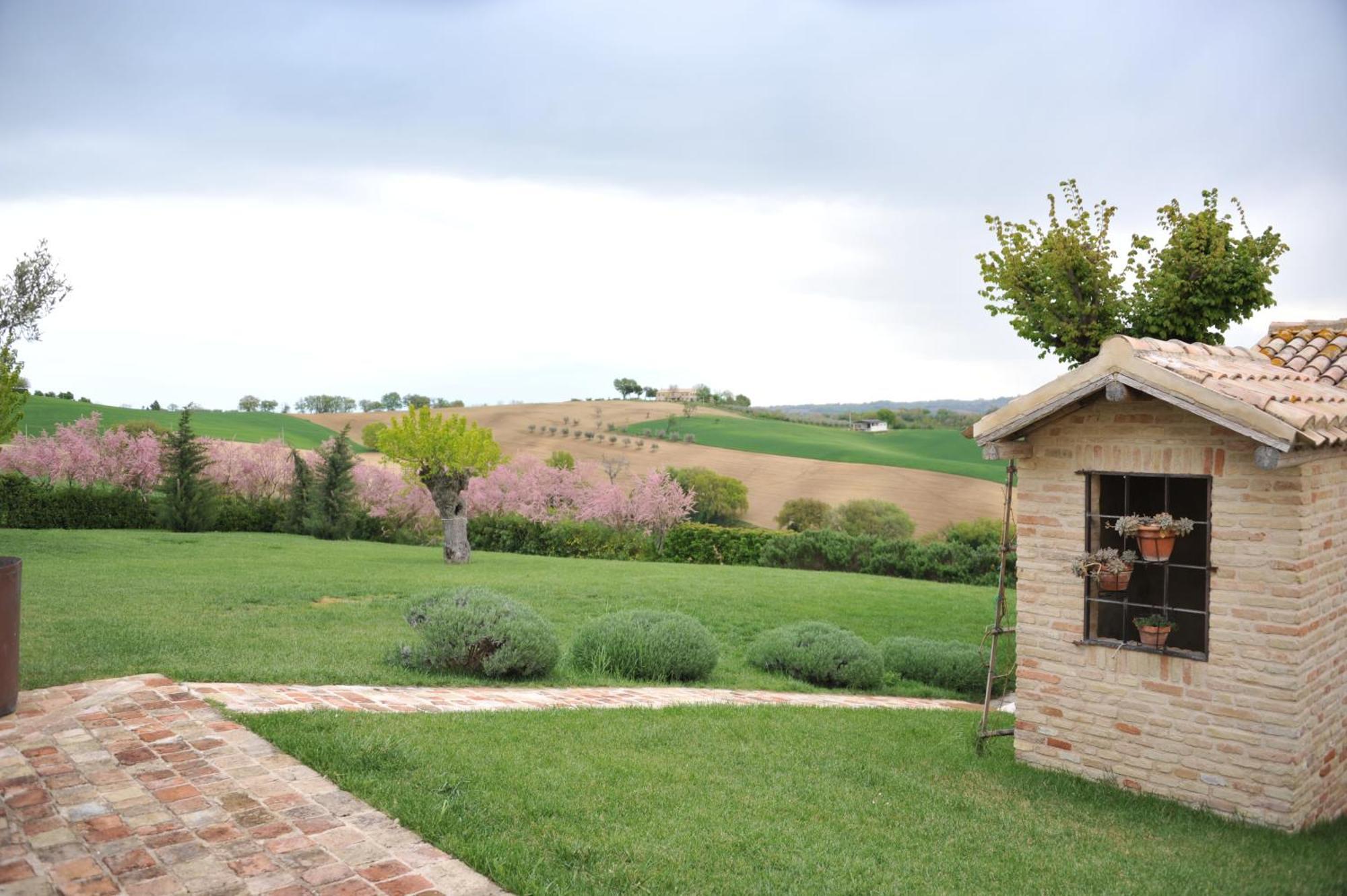 Solea Albergo Di Campagna Trecastelli Esterno foto