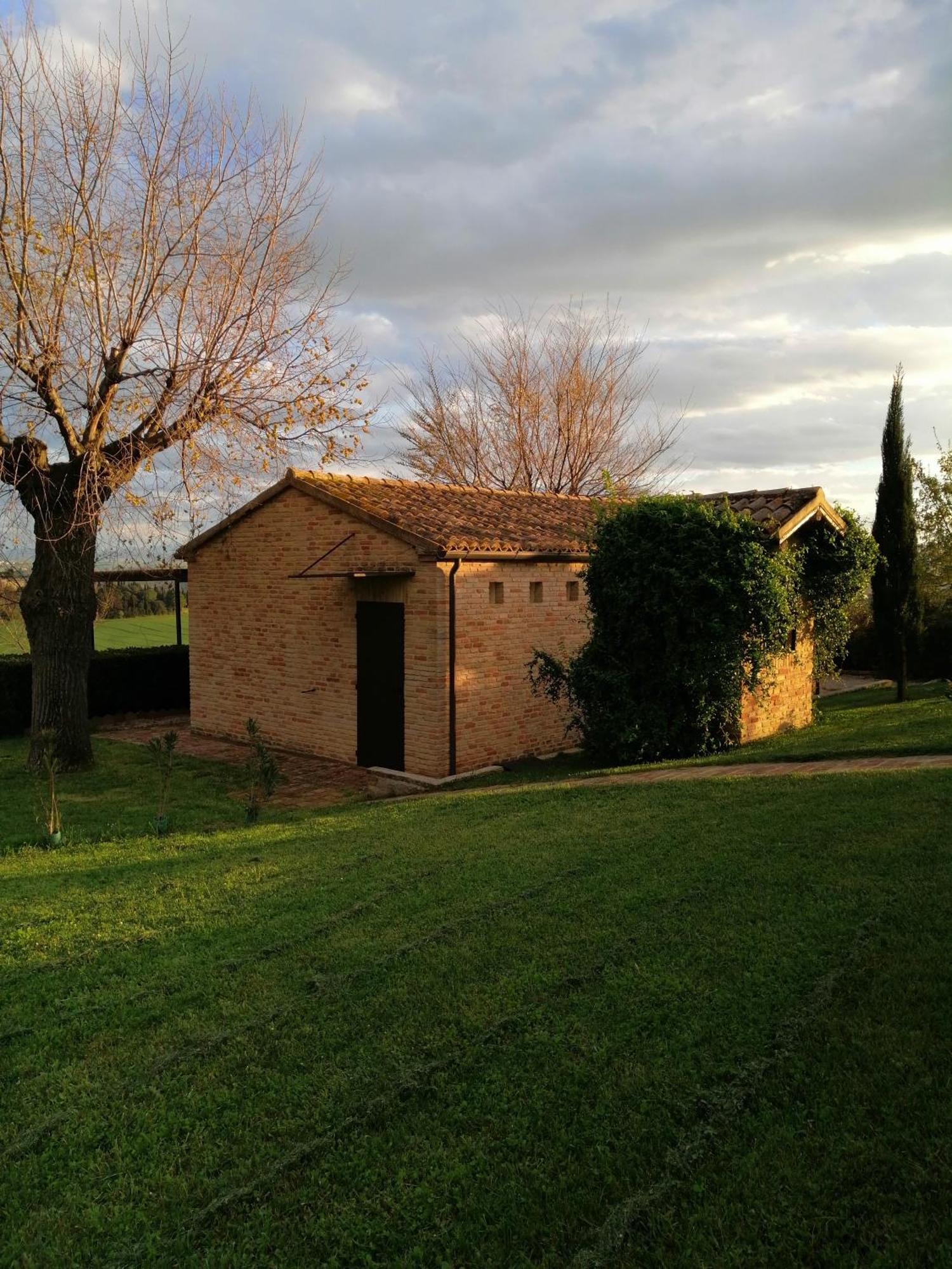 Solea Albergo Di Campagna Trecastelli Esterno foto